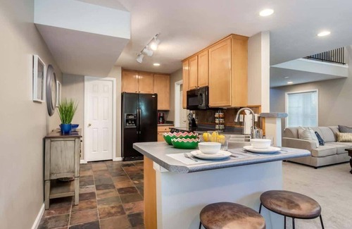 Midvale House | Sleeps 23 * 2 Hot Tubs * Fireplace * Park *Picnic