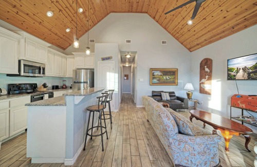 Flour Bluff House | Sleeps 24, 3 Homes | Bayfront Pool, Boat Dock, Views | Laguna Village Hideaway