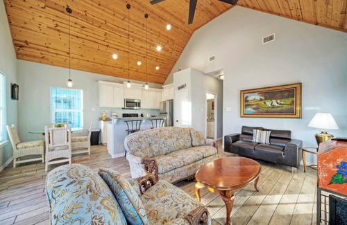 Flour Bluff House | Sleeps 24, 3 Homes | Bayfront Pool, Boat Dock, Views | Laguna Village Hideaway