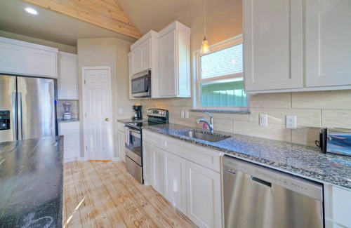 Flour Bluff House | Sleeps 24, 3 Homes | Bayfront Pool, Boat Dock, Views | Laguna Village Hideaway