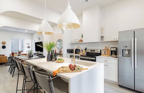 Five Points House | Sleeps 28 | 2 Units Near DT Nashville | Outrider by AvantStay