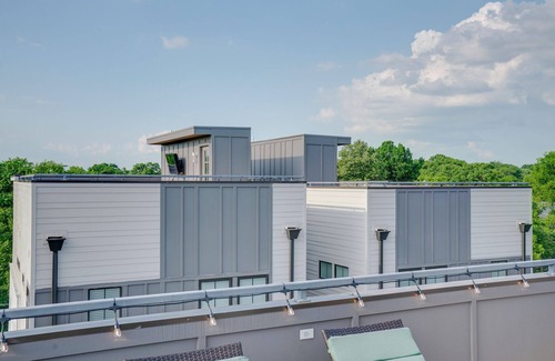 Talbot's Corner House | * SLEEPS 30* Music City Reunion - *3 Units * 9BR* 9BA * Amazing Rooftops*