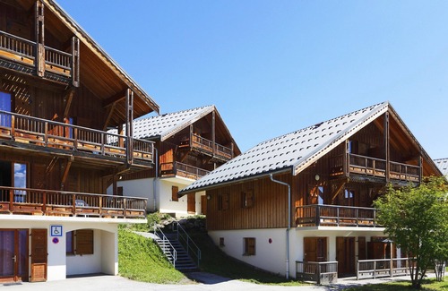 La Toussuire Condo | Sleeps 4! Mountain Adventure + FREE Shuttles