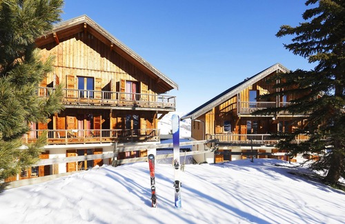 La Toussuire Condo | Sleeps 4! Mountain Adventure + FREE Shuttles
