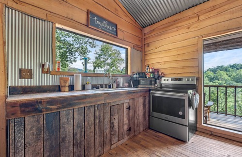 Lynx Cabin | Sleeps 4| Private Bathroom | Stunning Views