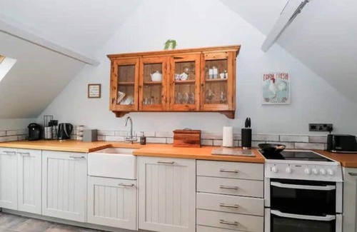 Callow End House | Sleeps 5 plus a child, fantastic location to visit Malvern and Worcester.