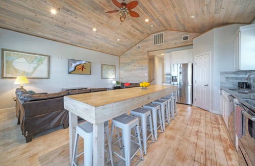 Flour Bluff House | Sleeps 54, 4 Bayfront Homes | Boat Dock, Waterfront Pool, Views | Laguna Village