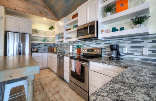 Flour Bluff House | Sleeps 54, 5 Homes | Private Boat Dock, Waterfront Pool & Views | Laguna Village