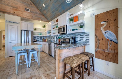 Flour Bluff House | Sleeps 54, 5 Homes | Private Boat Dock, Waterfront Pool & Views | Laguna Village