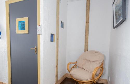 Youghal Apartment | Sleeps 6 - 100mFromBeach - Ocean View Balcony