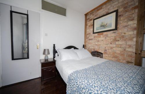 Youghal Apartment | Sleeps 6 - 100mFromBeach - Ocean View Balcony