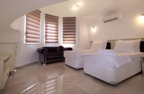 Lara Villa | Sleeps 6, Centrally Located Villa with Private Pool - AWZ 243