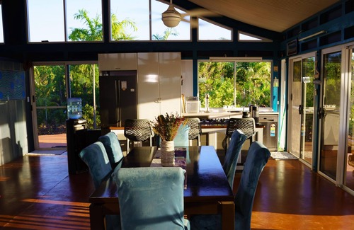 Broome House | Sleeps 7 Absolute Sea Views in Water Bank - Coconut Wells