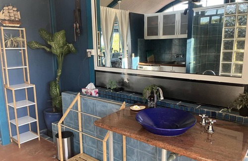 Broome House | Sleeps 7 Absolute Sea Views in Water Bank - Coconut Wells