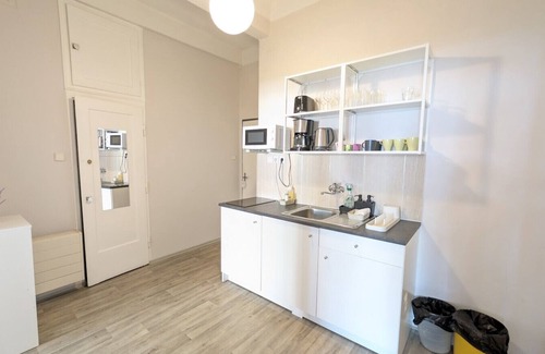 Zizkov Apartment | Sleeps 7 flat by tram Zizkov