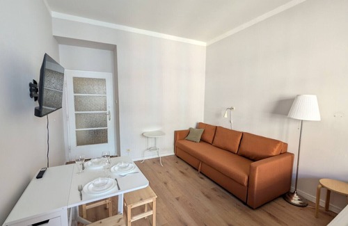 Zizkov Apartment | Sleeps 7 flat by tram Zizkov