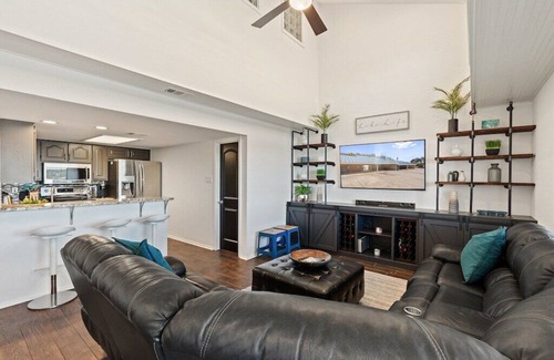 Briarcliff Condo | Sleeps 8-10, waterfront, boat slip, pool & hot tub