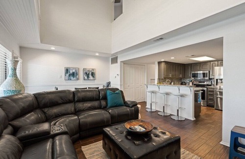 Briarcliff Condo | Sleeps 8-10, waterfront, boat slip, pool & hot tub