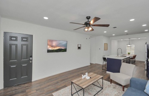 South Central Houston House | Sleeps 8 - Near Downtown - Free Parking