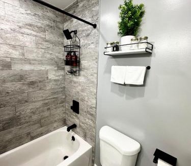 Newark Apartment | Sleeps 8, Stylish Home, Great Access NYC & EWR
