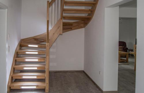 Wadebridge House | Sleeps8- EcoFriendly- KingBeds- FamilyFriendly