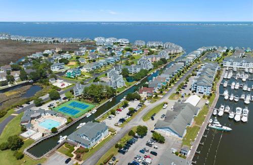 Manteo Apartment | Slip 111