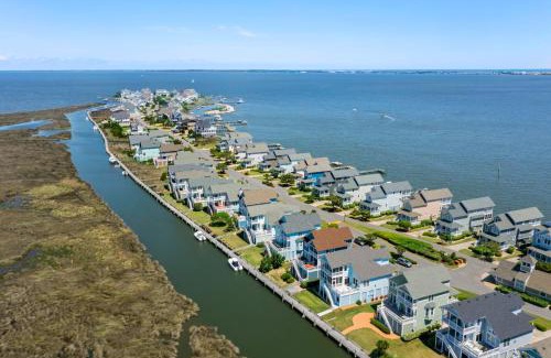 Manteo Apartment | Slip 111