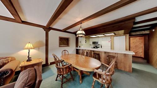 Mammoth Lakes Apartment | Slopeside 1849 Condos - Comfortable 3 BR Condos with Full Kitchens