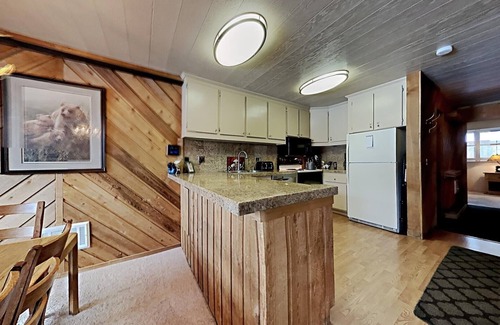Mammoth Lakes Condo | Slopeside Comfy 2-Bedroom Home with 3 Spas! (Unit 512 at 1849) by RedAwning