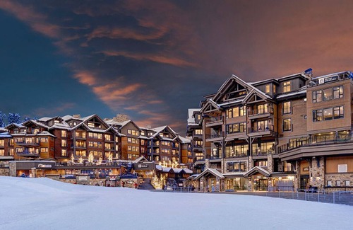 Peak 8 Apartment | Slopeside Studio, Ski-in/Ski out, Spa, Hot Tubs, free Gondola to Town. Sleeps 4