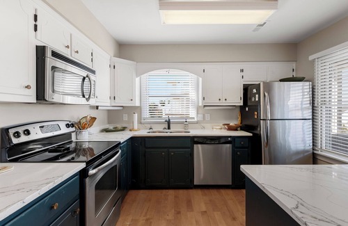 Carolina Dunes House | Slumbering Duck: 2-Min Walk to Beach | Dogs OK