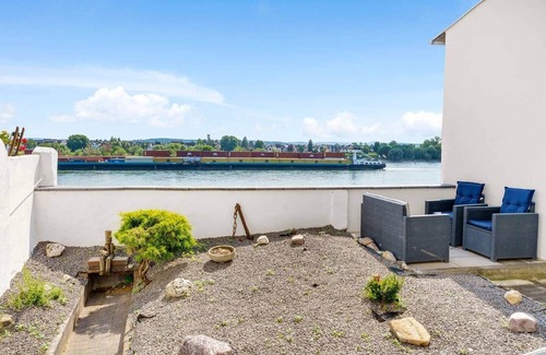 Neuwied Apartment | Small apartment with large terrace overlooking the Rhine