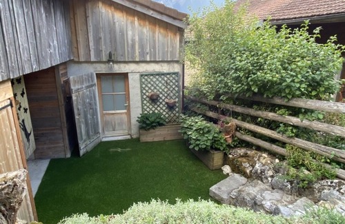 Le Petit-Bornand-les-Glieres Cottage | Small cozy n'est perched in the mountains