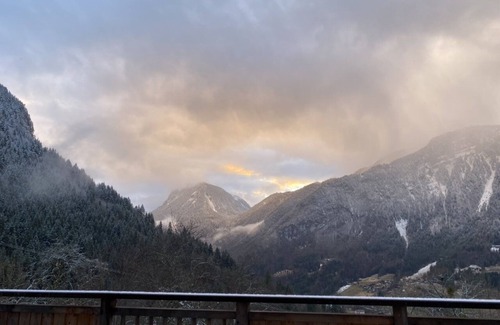 Le Petit-Bornand-les-Glieres Cottage | Small cozy n'est perched in the mountains