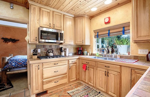 Red Lodge Cabin | Small log home in the heart of Little Italy