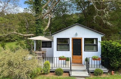 Vineyard Haven Cottage | Small One Bedroom Private Cottage on Large Quiet Property.
