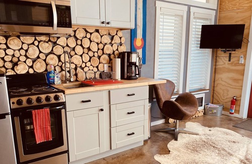 Purgatory Cabin | Small Private Cabin with Hot Tub, Suana 1/2mile to Prugatory Resort, Best views!