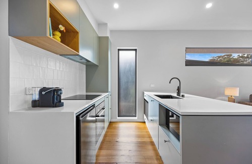 Halls Gap House | Small Scale Stays - 1AnCouples Retreat
