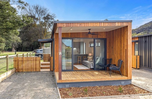 Halls Gap House | Small Scale Stays - 1AnCouples Retreat