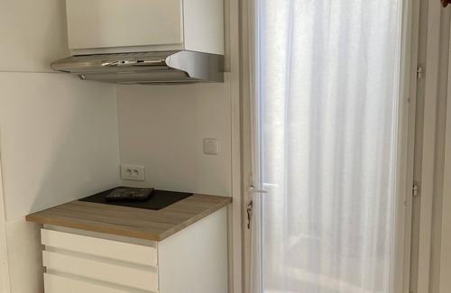 La Rochelle House | SMALL STUDIO ON GARDEN - CITY CENTER - FREE PARKING - BICYCLE SHELTER