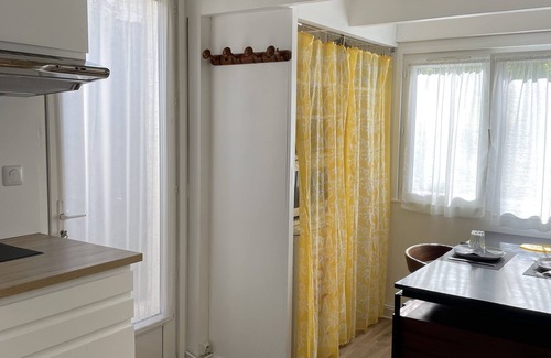 La Rochelle House | SMALL STUDIO ON GARDEN - CITY CENTER - FREE PARKING - BICYCLE SHELTER