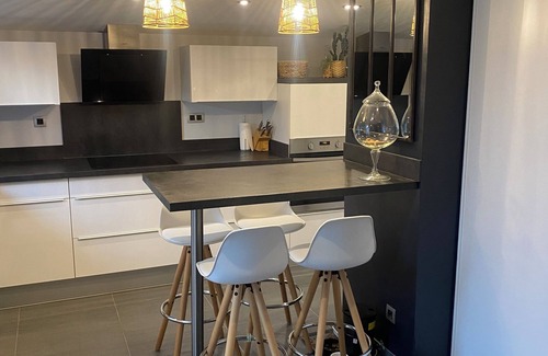 Vic-la-Gardiole Condo | Small T2 house close to the sea, in a residence with swimming pool.