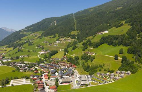 Bramberg am Wildkogel House | Smaragdresort Top 4.3