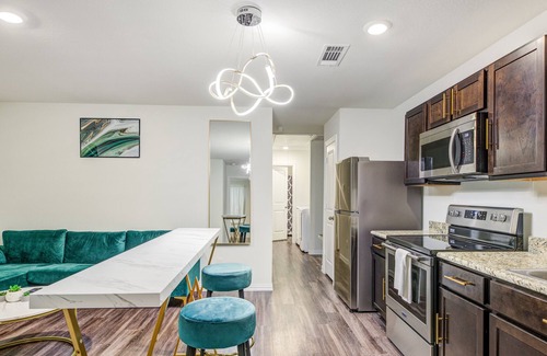 Northside Apartment | Smart Home Retreat! 15 mins to Downtown Houston!