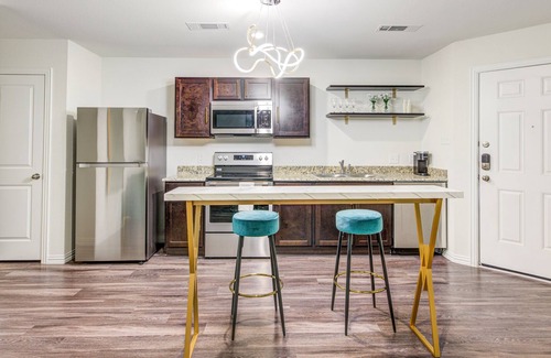 Northside Apartment | Smart Home Retreat! 15 mins to Downtown Houston!