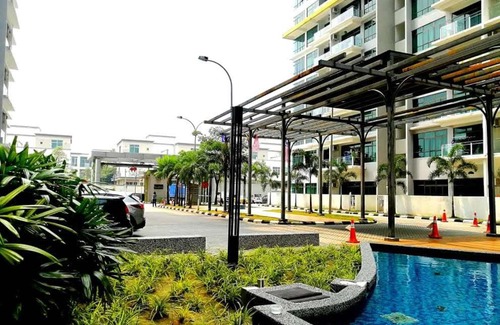 Taman Saujana Apartment | Smart Home Stay @ studios (Parc Regency)New
