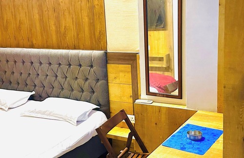Jaipur District Hotel | Smart Stay - TV w/8+ OTTs, Rain Shower, Wi-Fi- Entire place
