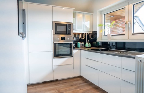 Bad Zwischenahn Apartment | SmartFewo: Domizil | Sauna | Balcony | Parking