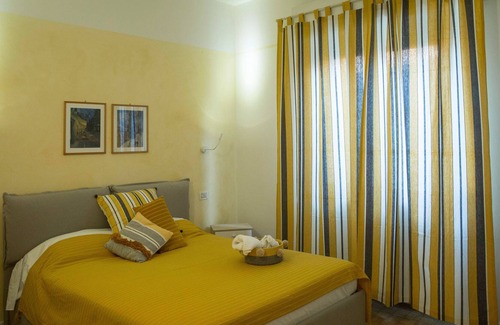 Sirmione Apartment | SMILE: Magnificent appartment in heart of Sirmione (splendid Castle View)