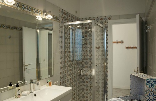Sirmione Apartment | SMILE: Magnificent appartment in heart of Sirmione (splendid Castle View)